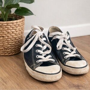 Converse Black and White Sneakers Size 8